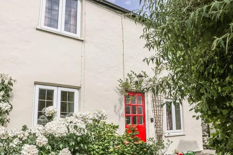 TAN Y RHOS ISA, pet friendly, with open fire in Glyn Ceiriog