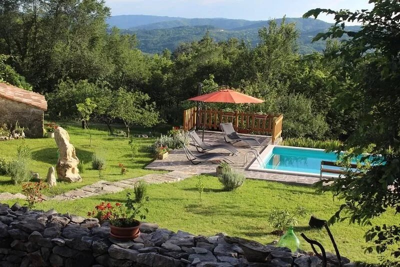 Villa Mavrici, 3 bedrooms house with private pool, neighbors free