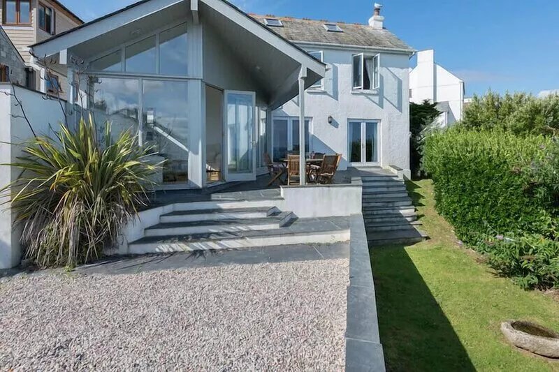 SIGNAL POST, pet friendly, with open fire in Port Isaac