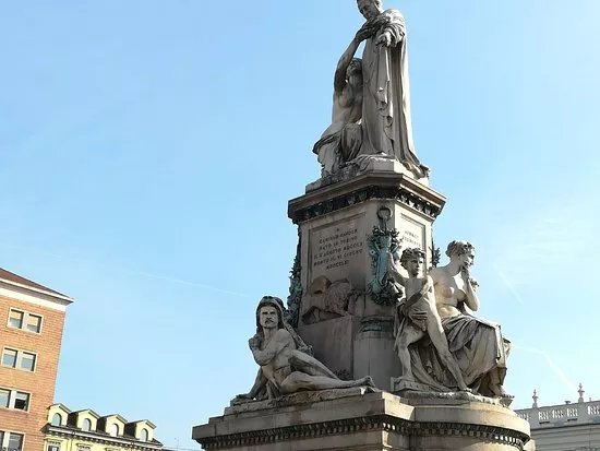 Monumento a Camillo Benso conte di Cavour