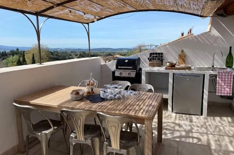 Jolie Maison de Village au Pied du Ventoux et Terrasse Avec vue Imprenable