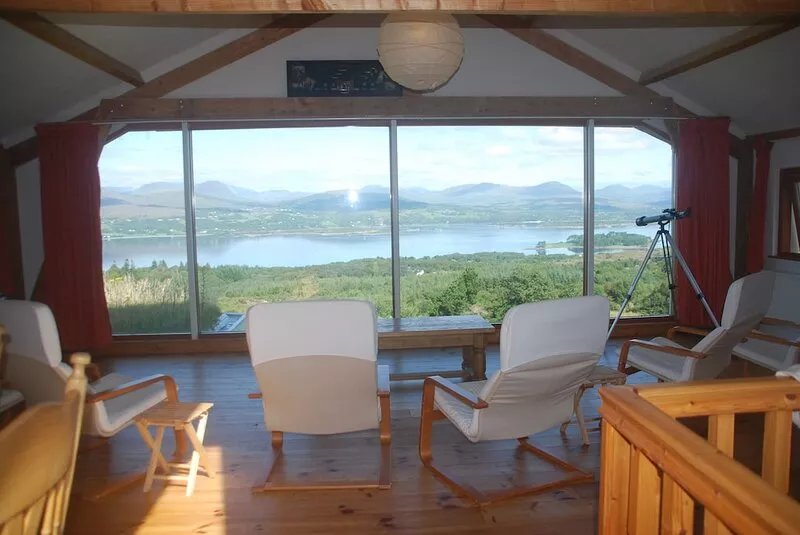 Nice spacious house with spectacular view(May to Sept only Saturday to saturday)