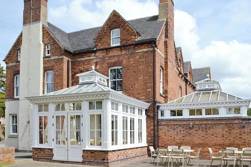 A spacious Victorian property which has been well equipped for the larger party.
