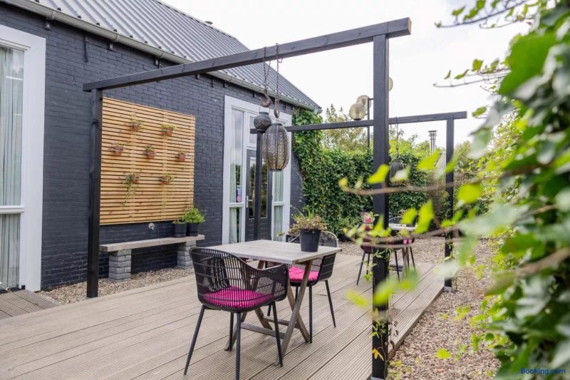 B&B Thus Yn Hantum
