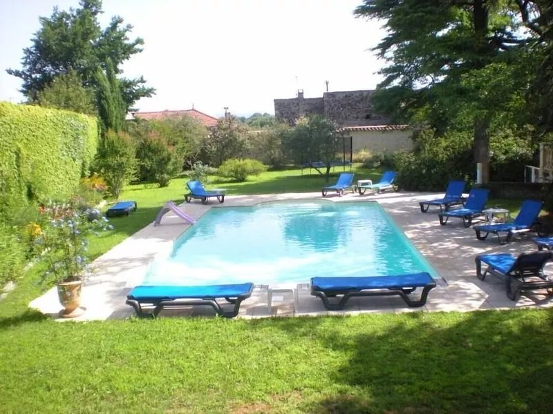 Provençal Ardèche, old stables renovated in a closed park with swimming pool
