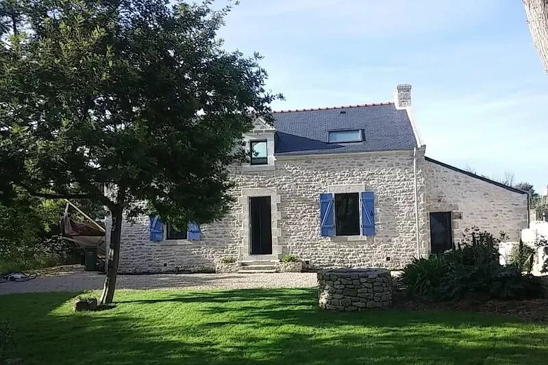 Charming renovated house, quiet and close to the beaches, with large garden