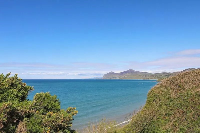 BWTHYN GWYN BACH, pet friendly, with open fire in Morfa Nefyn