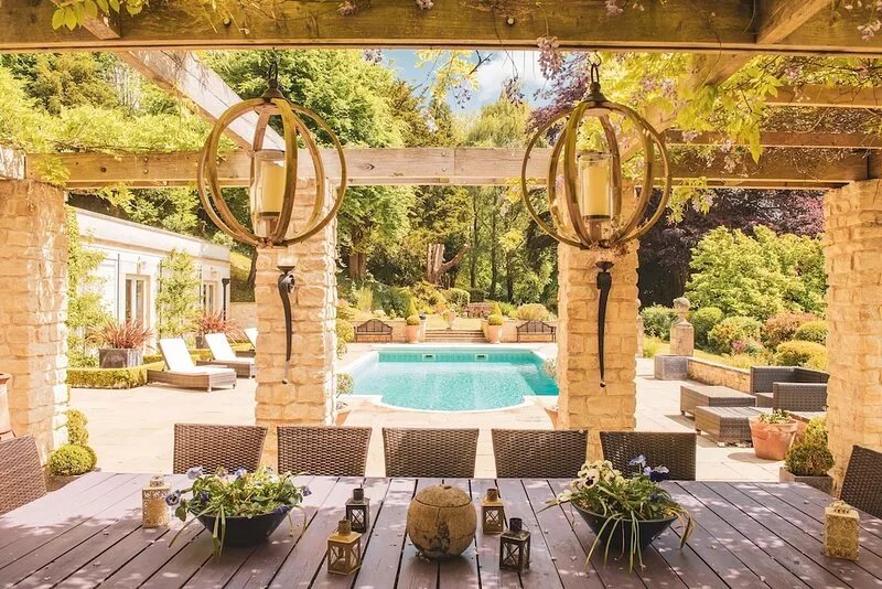 HEATED OUTDOOR POOL(SEASONAL) /LUXURY HOT TUB -SLEEPS 18 + 8 FAMILIES ONLY