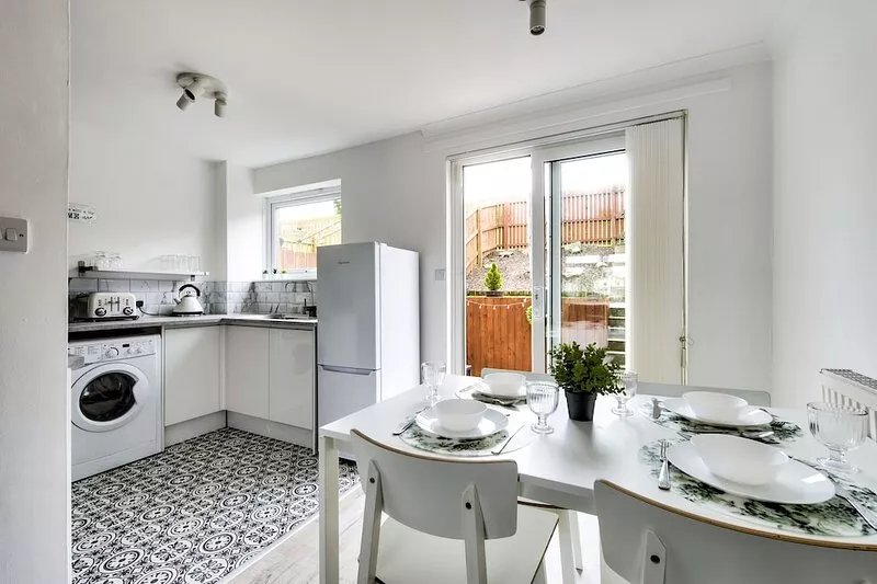 Stylish, bright and peaceful south side home