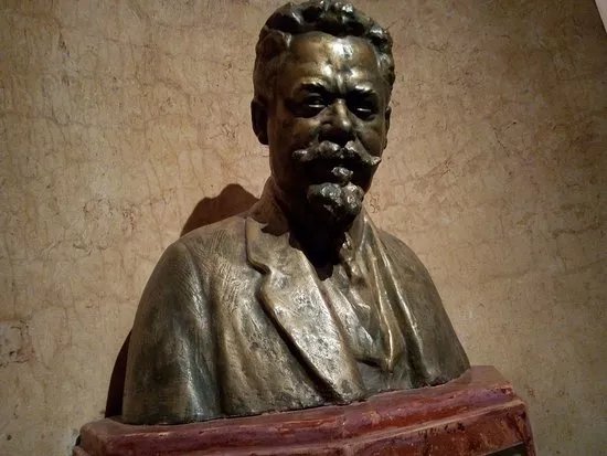 Bronze bust of Vacslav Havel