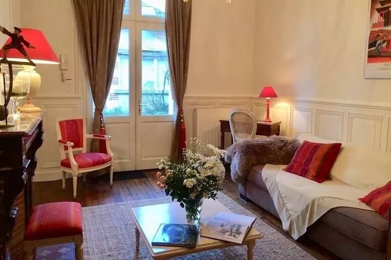 Tours Centre, apartment and garden in 19th century house