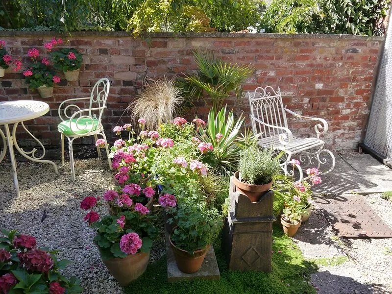 LUDLOW Bell Cottage a period character town cottage with lovely secluded garden