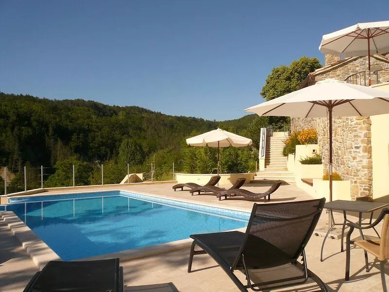 Romantic-serene villa - heated swimming pool and superb view of the valley