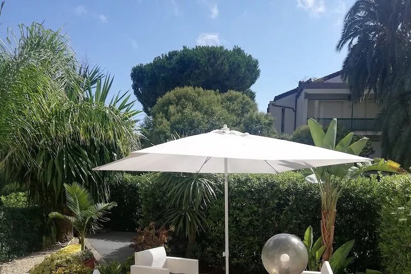 Il Mirabello, apartment with private garden. Near the center and the sea.