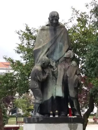 Monumento ao Padre Americo