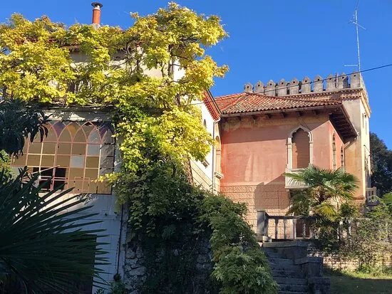 Portineria in stile gotico-veneziano di Villa Ruini