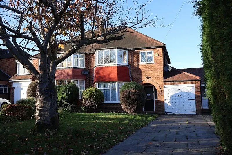 4 bedroom cosy home in solihull