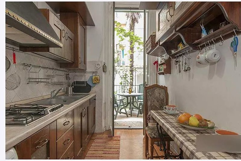 PRIVATE GARDEN APARTMENT and PARKING - possibility of discounts