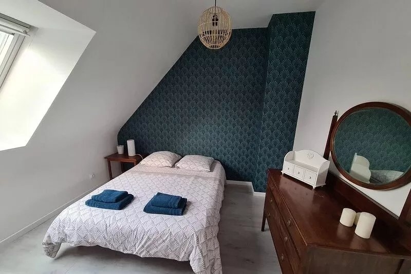 House with enclosed garden-5 km from the beach