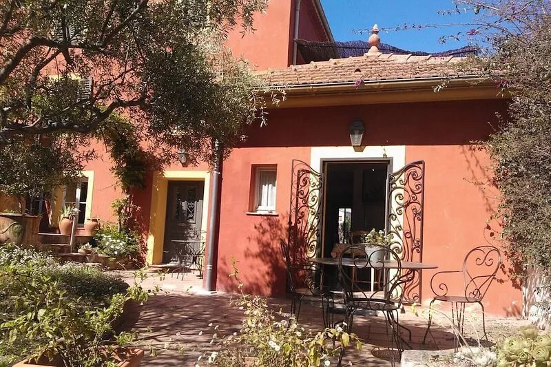 Garden level in traditional charming house