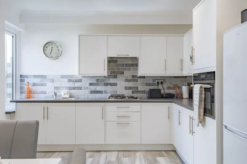Pet friendly cottage, a stone's throw away from the beach.