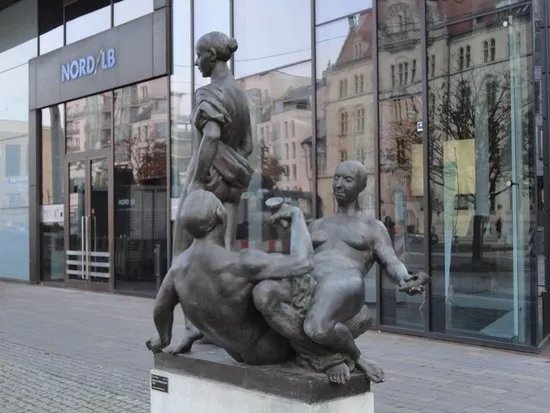Skulpturen "Drei Varianten"