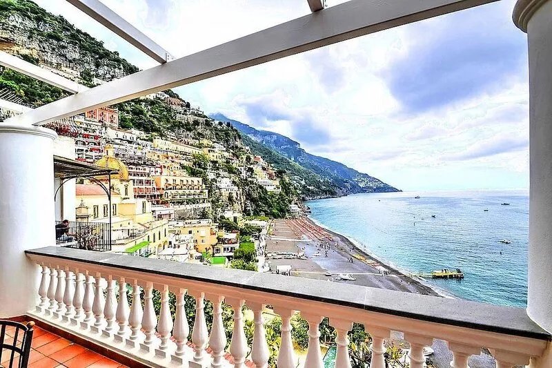 Casa Amare: A charming independent house which faces the sun and the sea, with