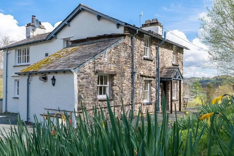 Hilltop - sleeps 4 guests  in 2 bedrooms