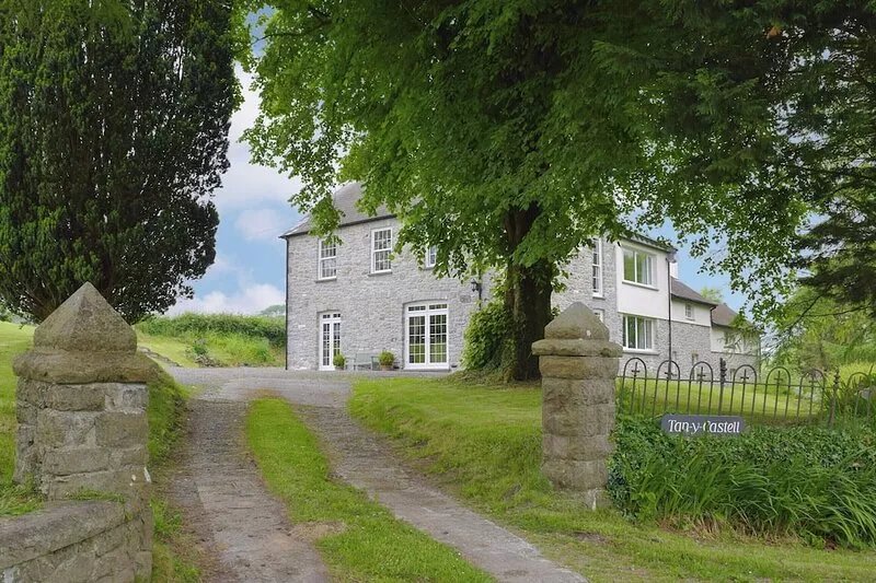 4 bedroom accommodation in Llanmill, near Narberth