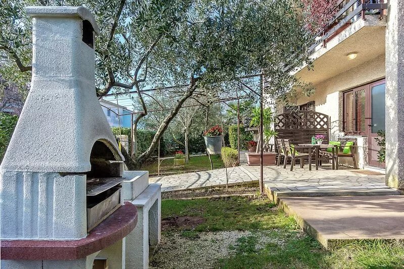Inviting Apartment in Vinkuran near Sea