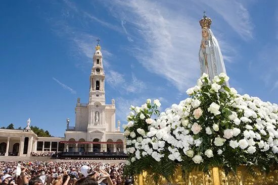 West Full-day tour to Fatima, Batalha, Nazare & Obidos