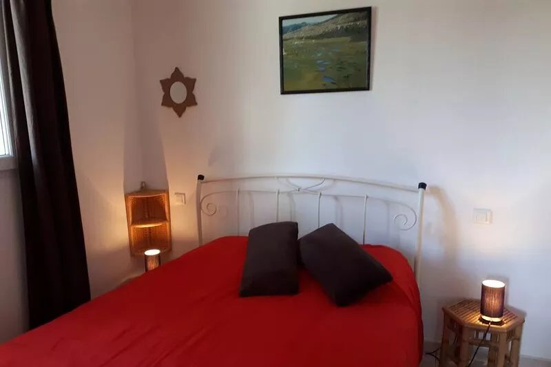 Mini house Ile-Rousse with large garden 5 minutes from the beach and shops