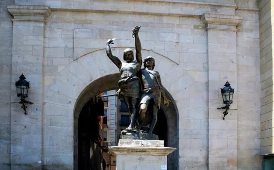 Estatua d'Indibil i Mandoni