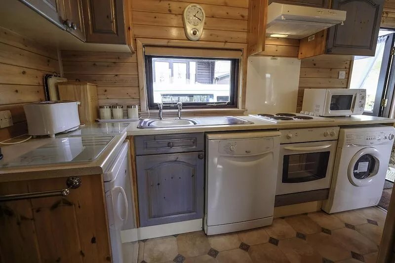 Pine Lodge With Panoramic Fell Views, Keswick, with Private Parking