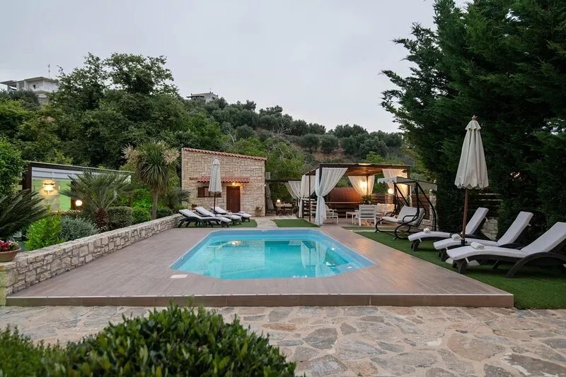 Maratho Villa, heated whirlpool, mini golf & more - Full privacy & 2 km to beach
