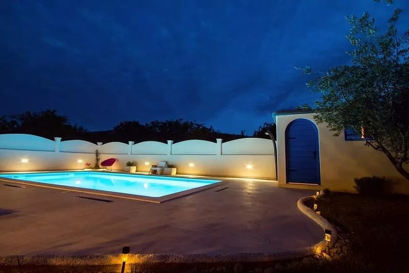 VILLA TUGARKA private pool, 3 bedrooms, play-house, great for families, max 6