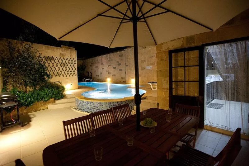 Tilmun, Airconditioned, 5 Bedroomed Farmhouse with Pool