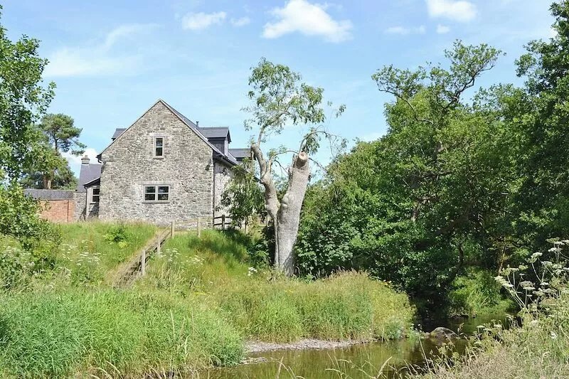 3 bedroom accommodation in Pedairffordd