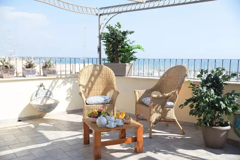 Neptune holiday home, penthouse and penthouse in the sea view village near