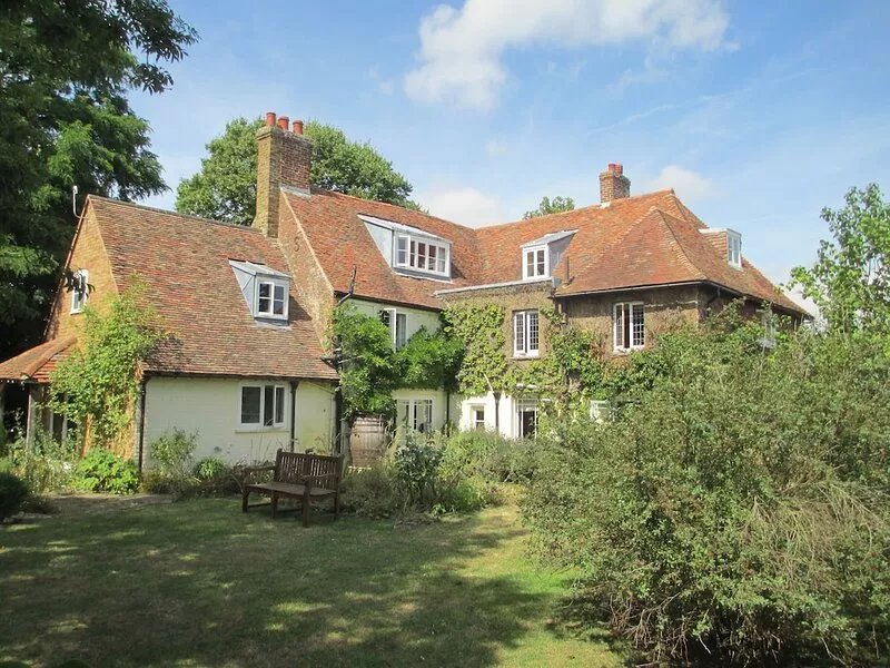 Peper is a cosy cottage in the heart of rural Kent. Converted stables.