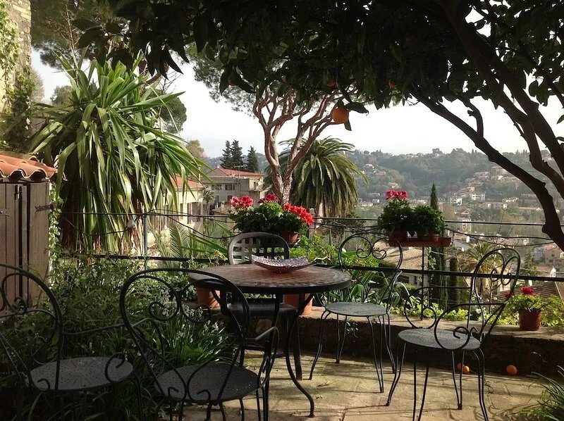 Maison Azur 17th Century House Private Garden Great View No car needed broadband