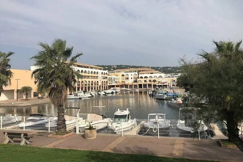 Apartment with 2 rooms in the marina with view of the sea