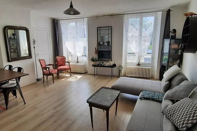 Spacious and welcoming apartment very well located