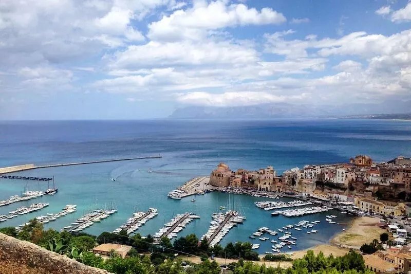 Seaview modern holiday home in NW Sicily - air conditioning, Wi-Fi, parking, bbq