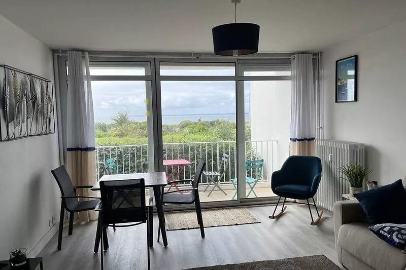 Grand studio vue sur les 3 îles prêt de la  thalasso