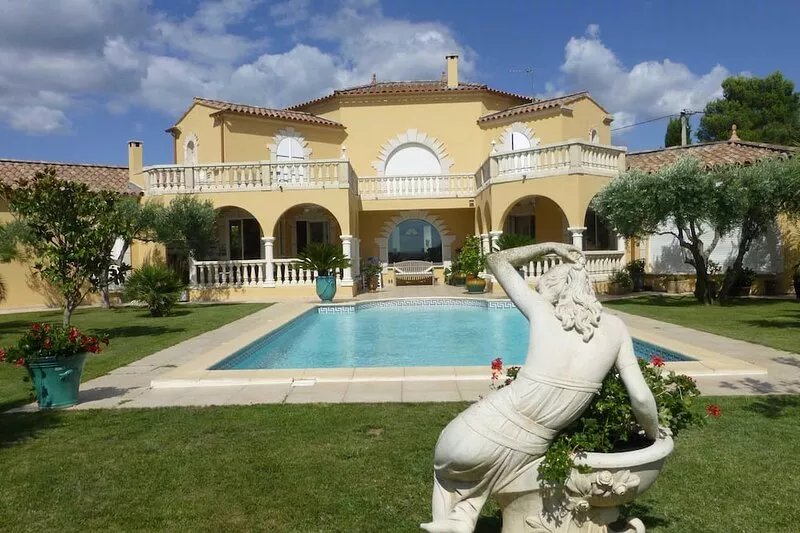 Between Vines And Garrigues Villa With Pool, Quality Of Services