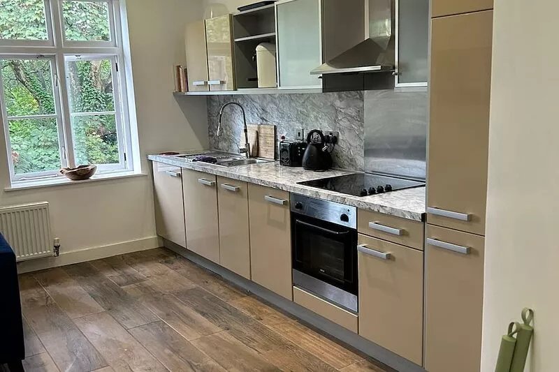 Beautiful apartment in the centre of Cheadle Hulme close to Station & Airport