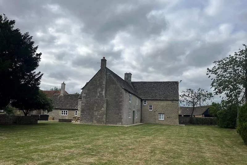 Fabulous 5* Cotswold Gem with Hot Tub. Dog friendly.