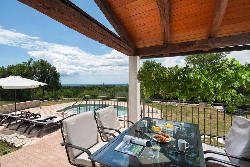 Private 2 bedroom Villa in Istria with swimming pool,away from it all'