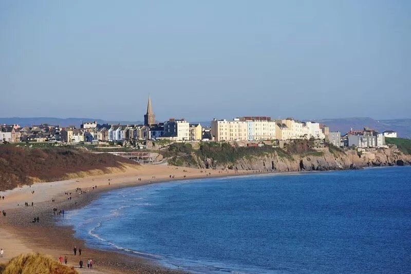 Large Family Holiday House with Sea Views & Off Street Parking.